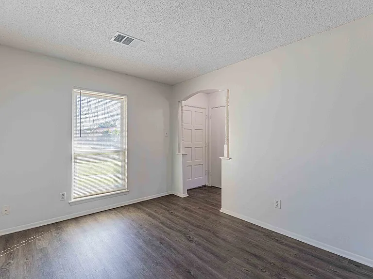 4910 Tennyson Dr — Photo 4