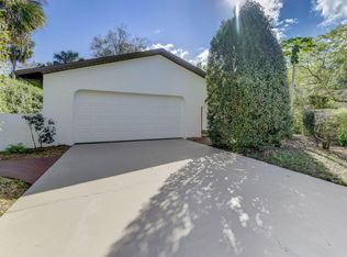 882 Brisbane St NE, Palm Bay, FL 32907