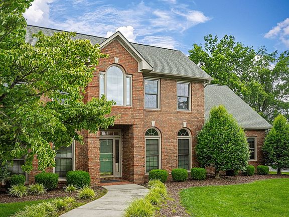 3rd image of 1561 Country Club Pl