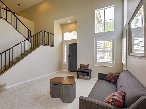 3rd image of 39540 Vanderbilt Ave