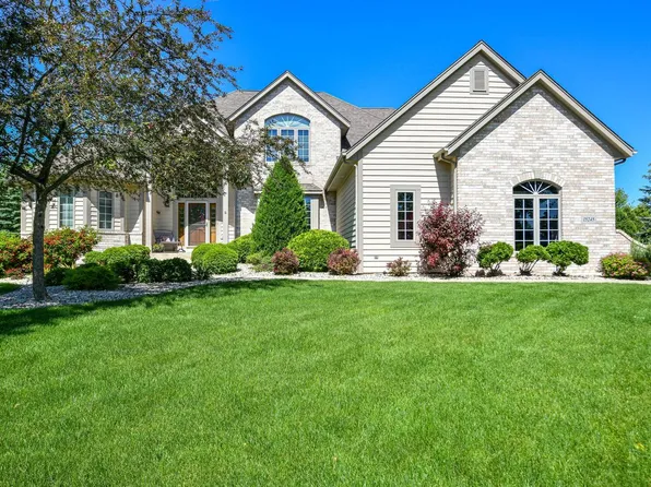 15245 West Woodland DRIVE, New Berlin, WI 53151