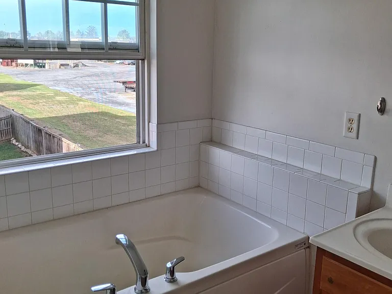 576 S Carlisle St — Photo 19