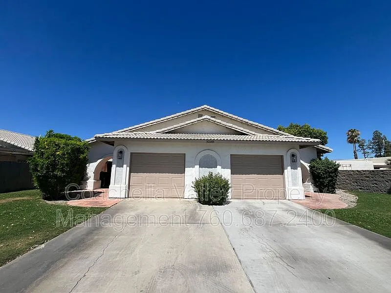 3 bed, 2.0 bath, 1184 sqft, $2,345 — Photo 2