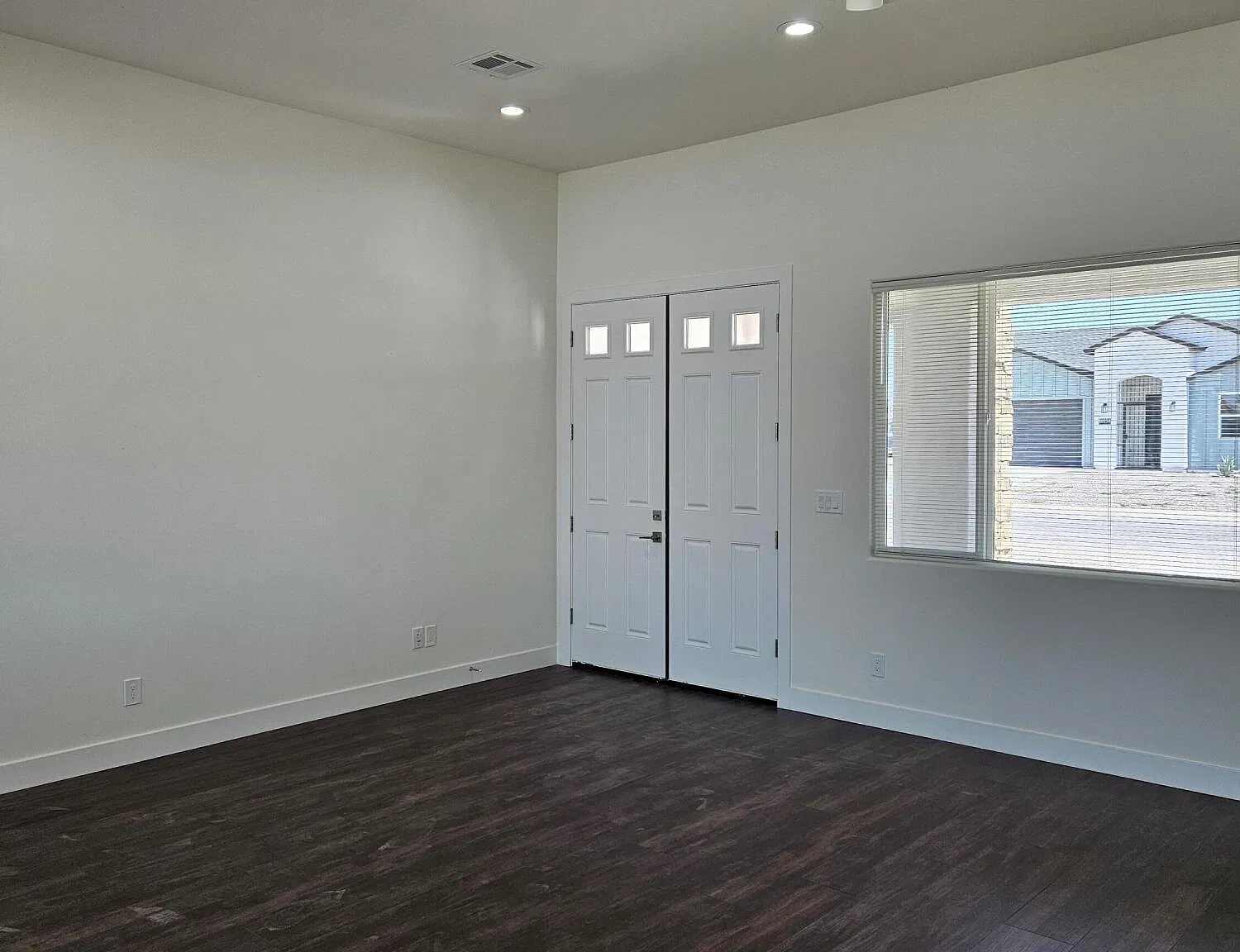 3 bed, 2.0 bath, 1576 sqft, $1,900 — Photo 3