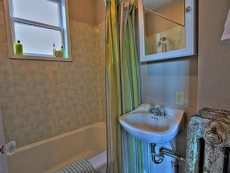 1415 NE 52nd St — Photo 7