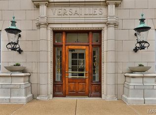 Versailles, Saint Louis, MO 63105