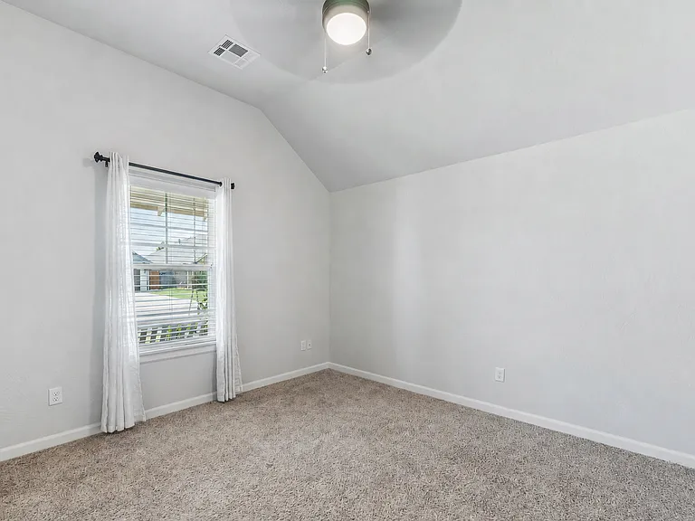 6509 NW 150th Ter — Photo 32