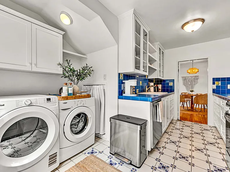 924 Park Ave — Photo 16