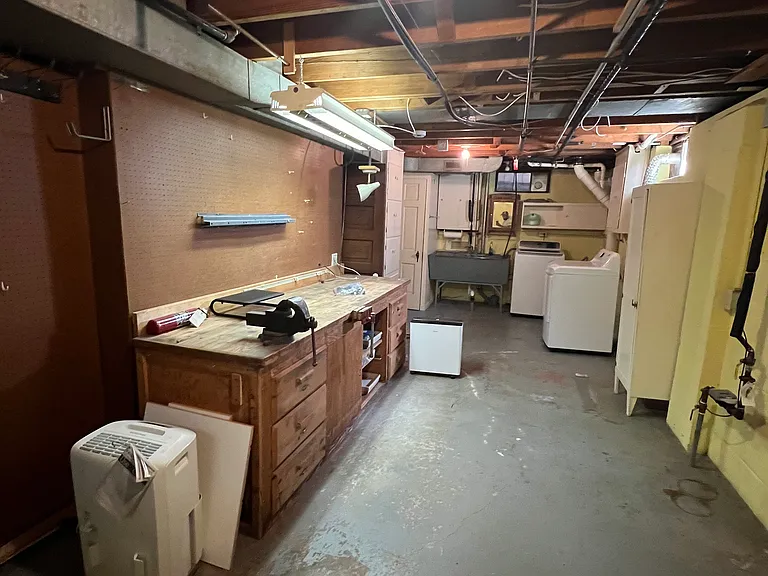 403 Wesley St — Photo 17