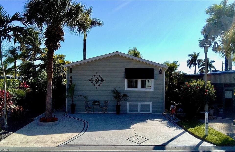 1st image of 1079 Diamond Lake CIR