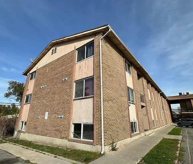 768 N Redwood Rd #12 — Photo 2