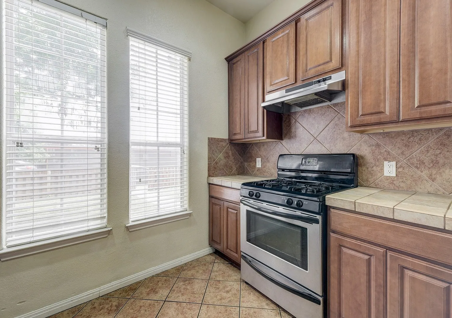 5102 Caswell Ave — Photo 2