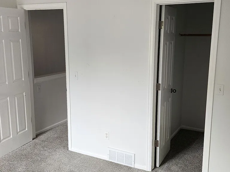 master bedroom , walk in closet on right
