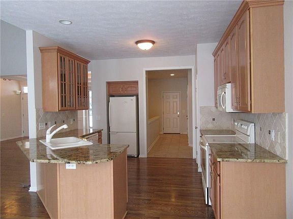2nd image of 1103 S Creek Dr