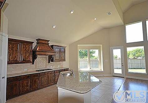 5th image of 905 Chamberlain Pl