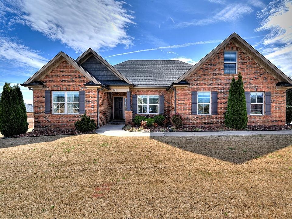 1st image of 602 E Dateria Way