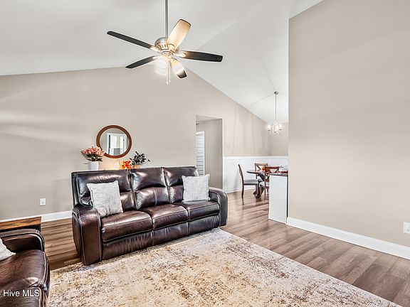 5th image of 63 Springview Drive