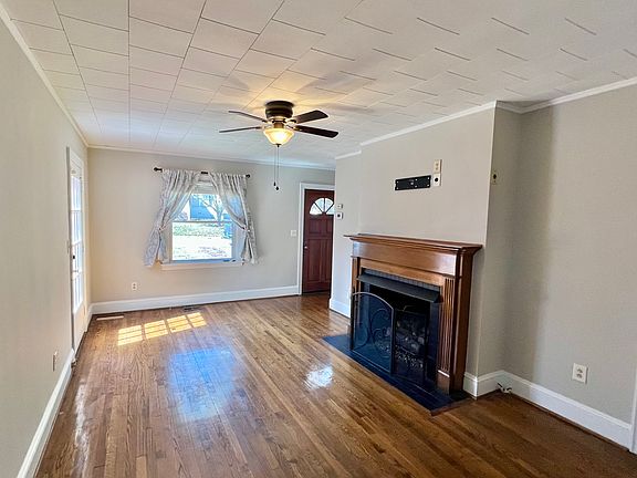 Beautiful hardwoods and fire place outfitted with gas logs.