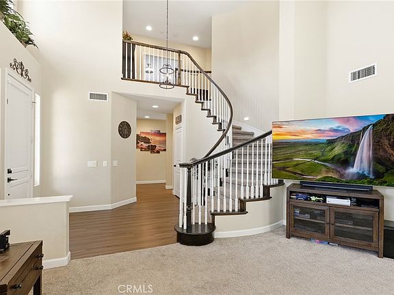 4th image of 18 Ledgewood Dr