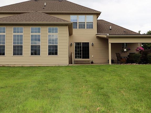 3rd image of 3458 Lakewood Dr