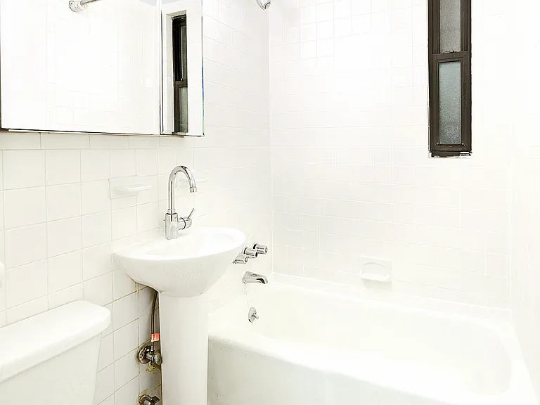 414 W 49th St #4A — Photo 6