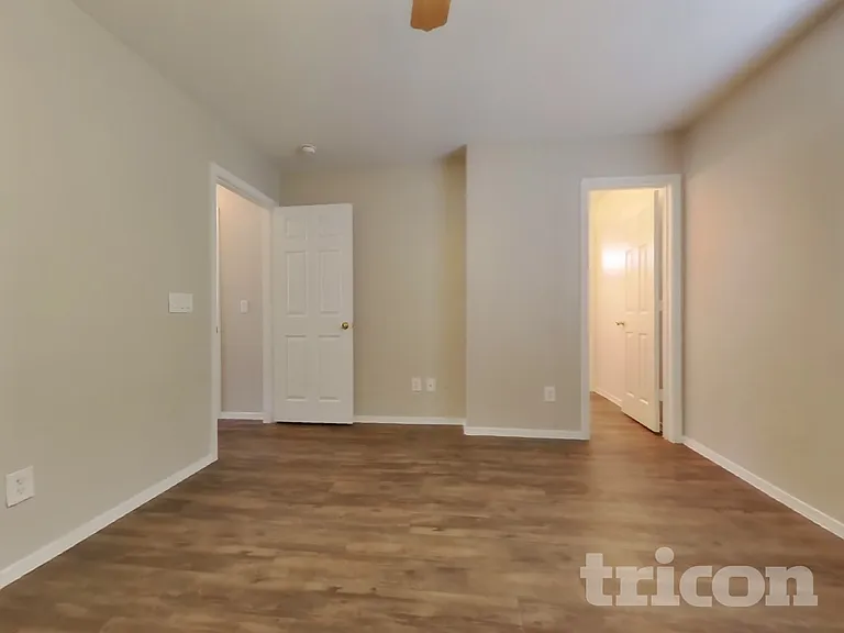 7211 S 8th Pl — Photo 10