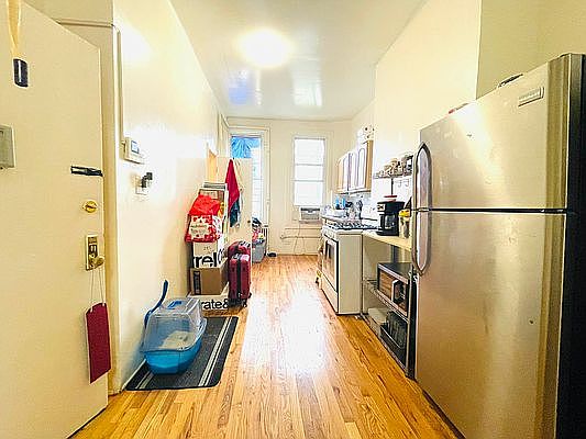 1st image of 293 Jefferson Ave #3R