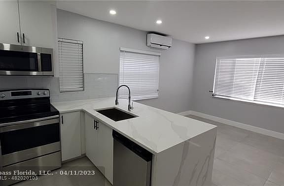 3rd image of 428 NE 1st Ave #428