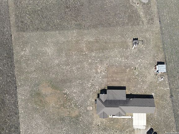 2nd image of 416 MASKE