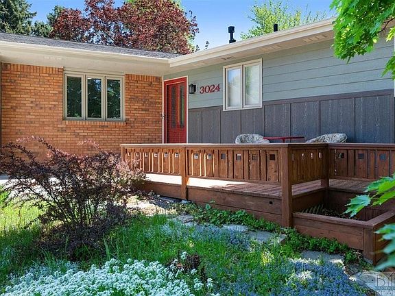 3rd image of 3024 Marguerite Blvd