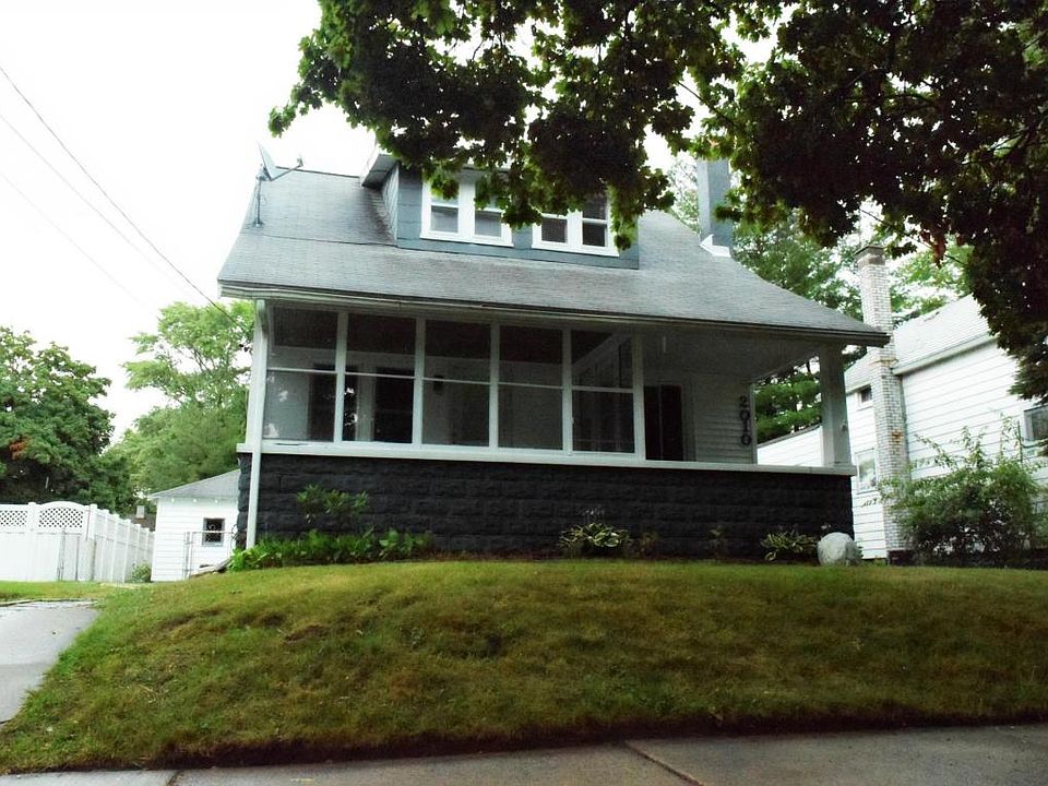 1st image of 2010 Swensberg Ave NE