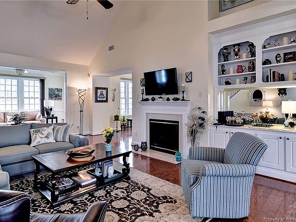 4th image of 6644 Rexford Ln