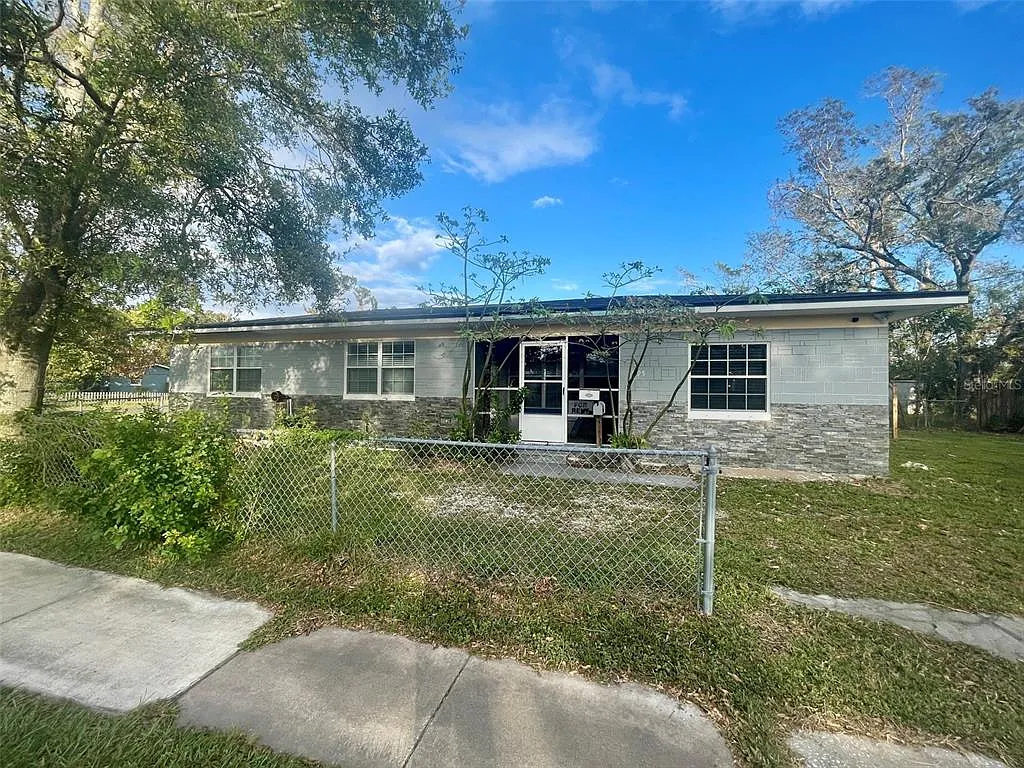 3 bed, 2.0 bath, 1246 sqft, $2,200 — Photo 2