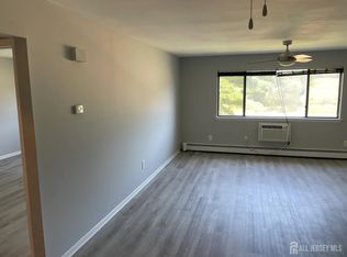 1334 Cricket Ln, Woodbridge, NJ 07095