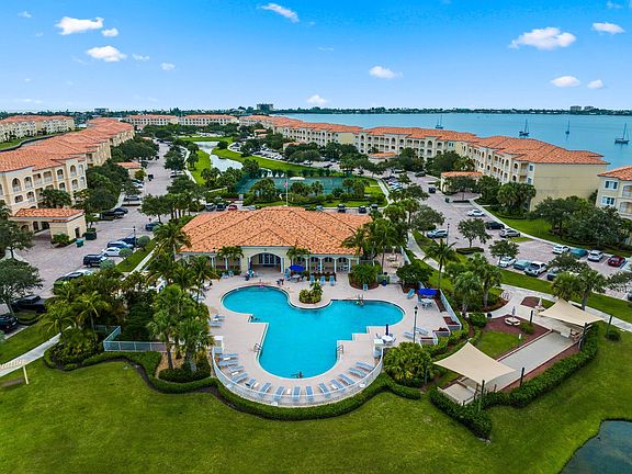 4th image of 14 Harbour Isle Drive W #Ph 2