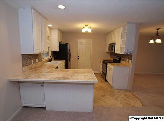 4th image of 12113 Greenleaf Dr SE