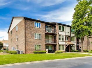 4932 Circle Ct APT 502, Crestwood, IL 60445