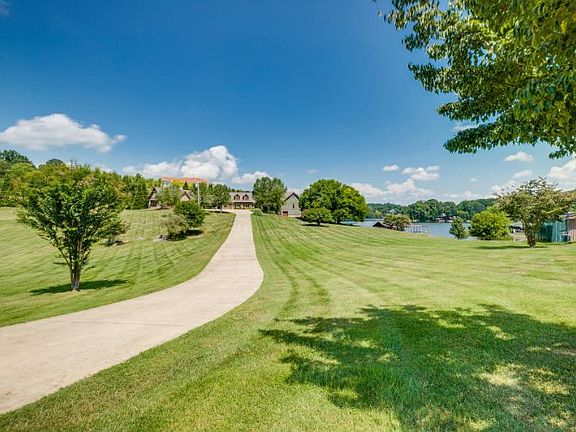 3rd image of 182 Lake Meadow Dr