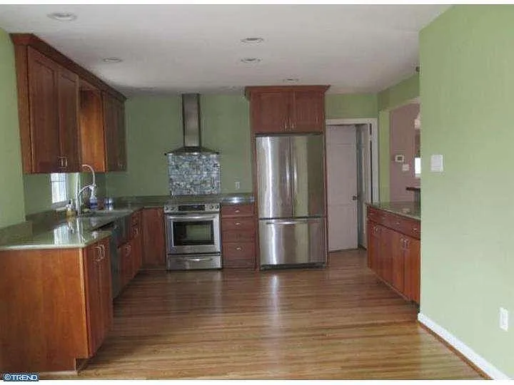 572 Bolton Pl photo 1