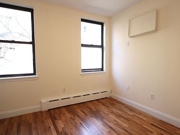 3rd image of 525 W 49th St APT 3D