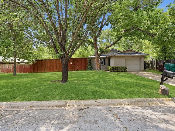2nd image of 3004 Montclair Pl