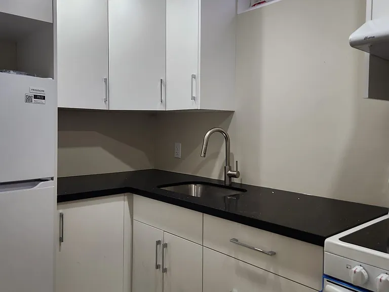 464 Thorndale Dr #BASEMENT — Photo 25