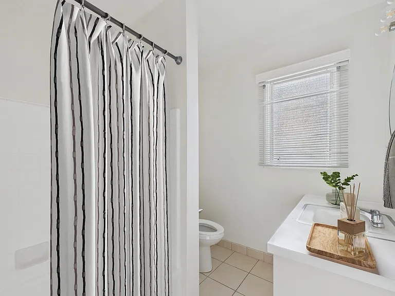 421 San Vicente Apartments — Photo 5