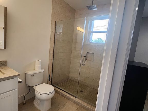 1413 MORRIS ROOM 2 BATHROOM 2_08172024