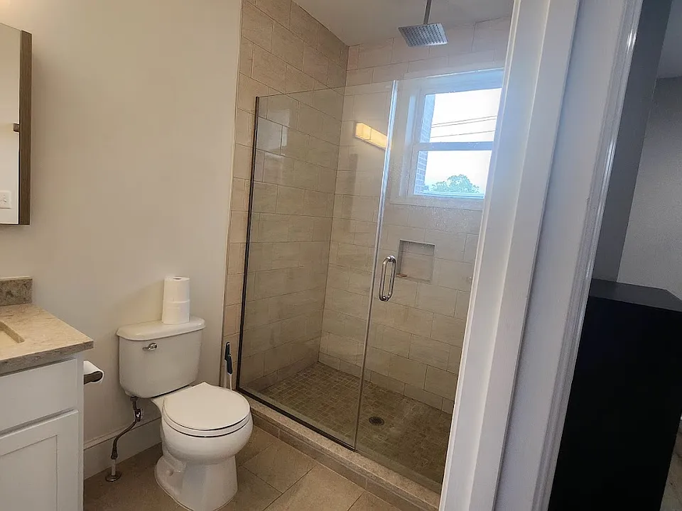 1413 MORRIS ROOM 2 BATHROOM 2_08172024