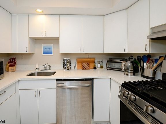 4th image of 133 Center St