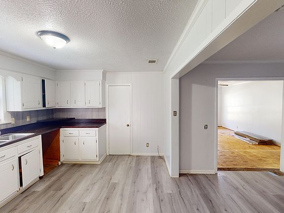 2nd image of 1802 Texas St