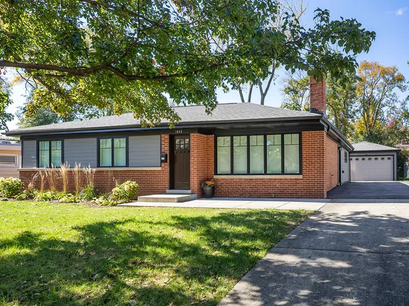 1444 Crowe Ave, Deerfield, IL 60015