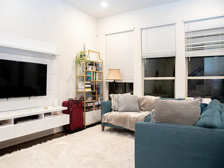 211 Club Crest Ln — Photo 6