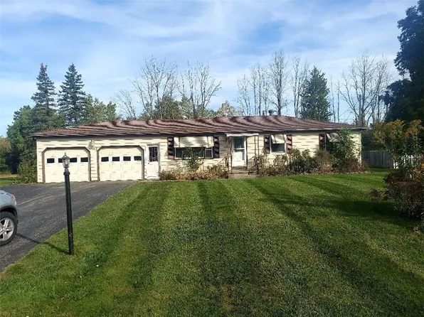 1303 Mary Dr, Macedon, NY 14502